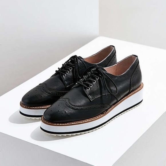 Shellys London Shoes - Shelly's London platform oxford shoes. patent Leather. gently used..no damage..